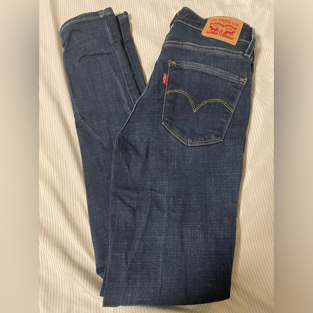 Levi’s dark wash high rise skinny jeans